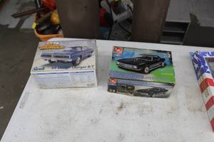 lot 810 image: Lot of (2) Scale Model Car Kits (in original packaging,  not built)  - AMT 1968 Chevrolet Camaro Z28 Street Machine 125, Revell 1969 Dodge Charger RT 125