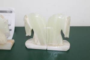 lot 816 image: Lot of (2) Onyx Horse Bookends