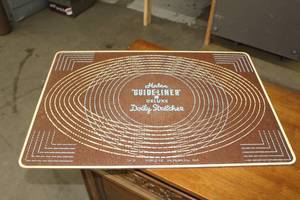 lot 768 image: Halan Guideliner Deluxe Doily Stretcher