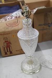 lot 826 image: Glass Table Lamp