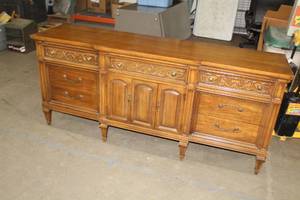 lot 704 image: Thomasville Wood Triple Dresser