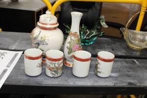 lot 966 image: China Set  with Vase, Urn, Mugs (x4)