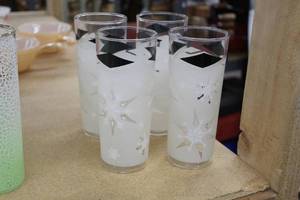 lot 842 image: Lot of (4) Frosted Glasses White