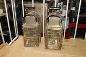 lot 959 image: Lot of (2) Hurricane Lamps