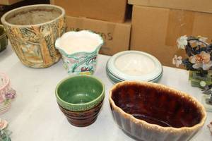 lot 863 image: Lot of (5) Ceramic Glazed Pots