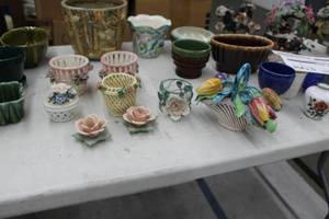 lot 865 image: Lot of (8) Floral Dcor  - Ceramic Glazed Candleholders, Pot Holders, Ornate Flowers, Flower Baskets