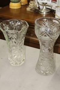 lot 871 image: Lot of (2) Crystal Vases