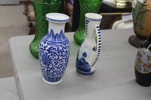 lot 874 image: Lot of (2) Vases