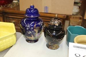 lot 882 image: Lot of (2) Urns