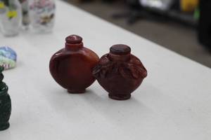 lot 883 image: Lot of (2) Snuff Bottles