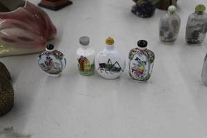 lot 886 image: Lot of (4) Chinese Snuff Bottles