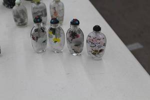 lot 887 image: Lot of (4) Snuff Bottles