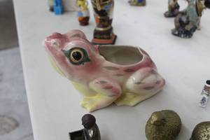 lot 891 image: Moriyama Ceramic Frog Dish Table Dcor