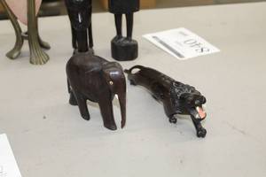 lot 947 image: Lot of (2) Wood Table Statues  - Tiger, Elephant