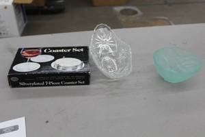 lot 942 image: Silverplated 7-piece Coaster Set, Serving Bowls (x2)
