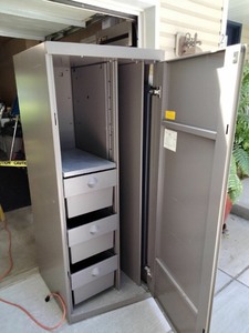 lot 840 image: Metal Gun Cabinet with Combination Safe