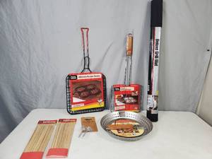 lot 113 image: New BBQ Grilling Items