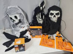 lot 123 image: New Halloween Items