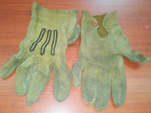 lot 2 image: Pair of WW I gloves.