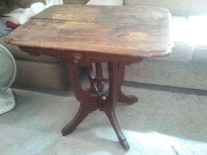 lot 11 image: Occasional Antique Table