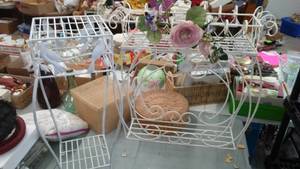 lot 32 image: (2) Metal plant stands.
