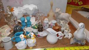 lot 75 image: Chotchke Salt  Pepper Shakers, miniatures, decor, Big Lot.