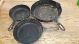 lot 116 image: (3) cast Iron Fry Pans Skillet.