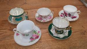 lot 123 image: (5) Antique and Vintage Cup and Saucers