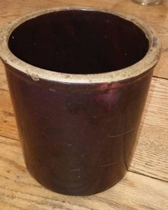 lot 128 image: Vintage Earthenware Crock