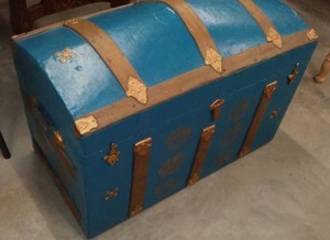 lot 138 image: Steamer Trunk  Hump Top.