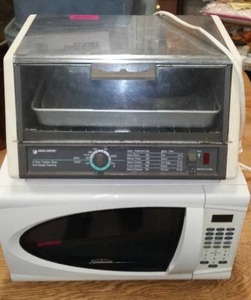 lot 140 image: Microwave and Toaster Ovens