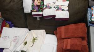 lot 164 image: Kitchen Towels & Bath Towel Sets. Nice