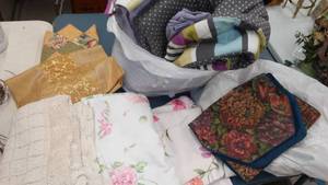 lot 167 image: Quilt Comforter(twin), tablecloths & runners.