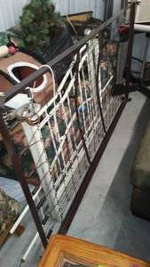 lot 171 image: Day bed frame - Vintage look metal.