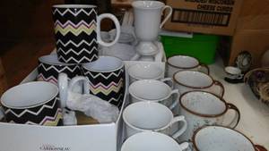 lot 177 image: 19 coffee mugs in sets.