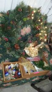 lot 203 image: Beautiful Christmas Wreath & more.
