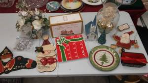 lot 207 image: Christmas Decorations.