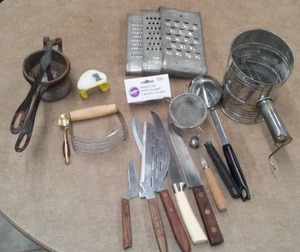 lot 601 image: Vintage & newer kitchen gadgets & utensils.