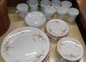 lot 605 image: Corning Cups, Saucers and China.
