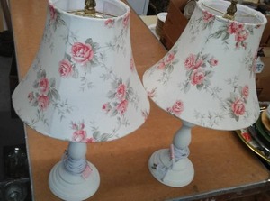 lot 606 image: 2 lamps