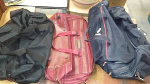 lot 612 image: 3 duffle bags