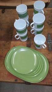 lot 614 image: Plastic Ware Picnic Set.