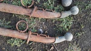 lot 227 image: Horse Evener and (4) horse harnesses.