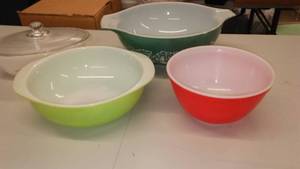 lot 296 image: Pyrex & Glassbake - see pictures.