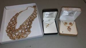 lot 145 image: Jewelry