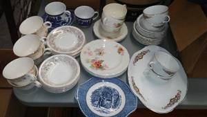 lot 186 image: Variety of China - Gold Medal, Knowles.