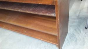 lot 189 image: End table & bookshelves
