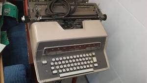 lot 627 image: Electric Typewriter