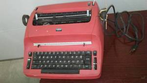 lot 629 image: IBM Selectric Typewriter Classic.