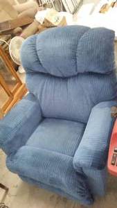 lot 632 image: Rocker Recliner La Z Boy.